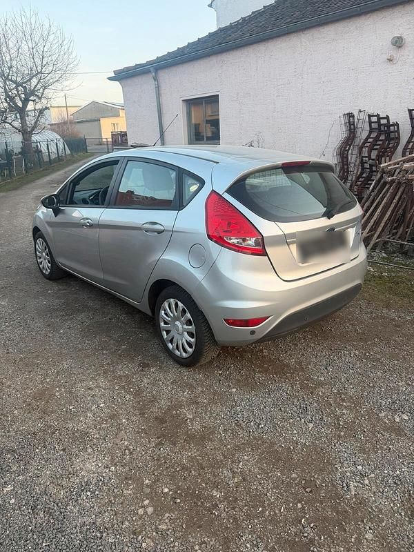 Gebraucht Ford Fiesta 81 PS (59 kW) 2009 Silber Kleinwagen