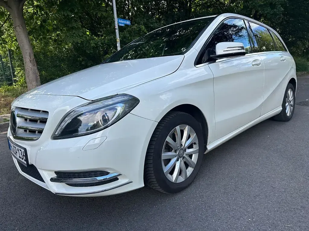 Gebraucht Mercedes B220 184 PS (135 kW) 2013 Weiß Kleinwagen
