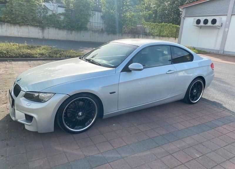 Gebraucht BMW 320 177 PS (130 kW) 2007 Grau Coupé
