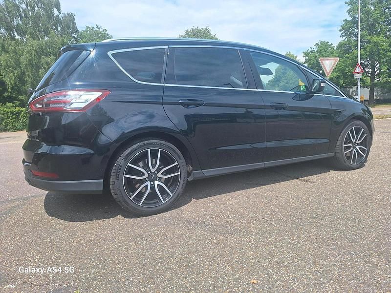 Gebraucht Ford S-MAX Titanium 150 PS (110 kW) 2017 Schwarz Van / Kleinbus