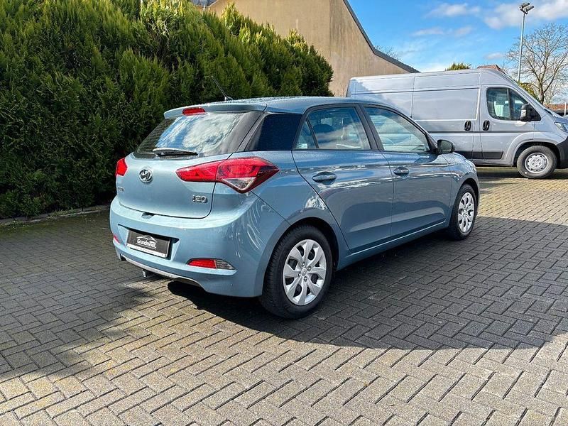 Gebraucht Hyundai i20 GO! 75 PS (55 kW) 2017 Blau Limousine