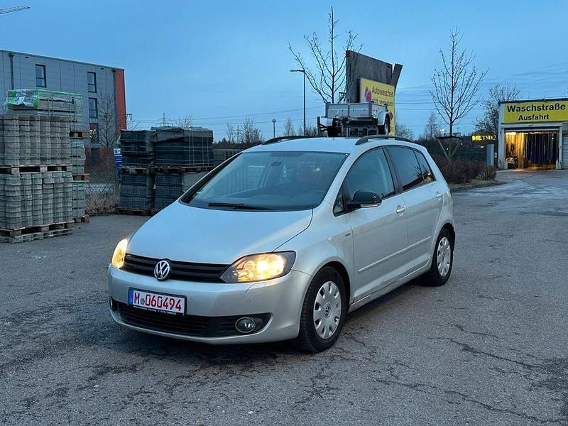 Gebraucht VW Golf VII Match 105 PS (77 kW) 2012 Gold Limousine