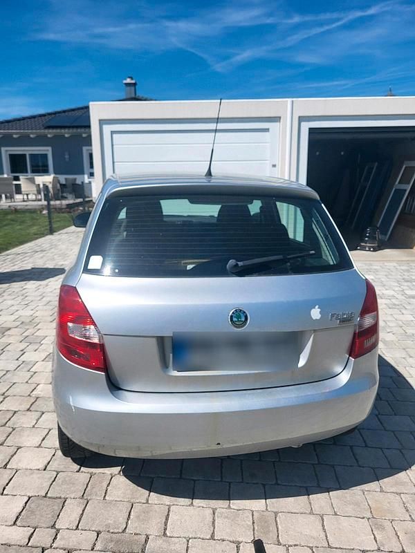 Second-hand Skoda Fabia 60 CP (44 kW) 2010 Argintiu Hatchback