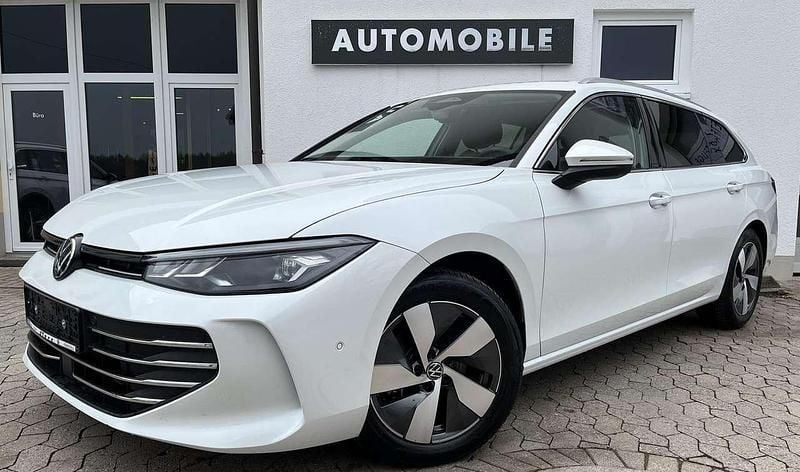 Weiß Gebraucht 2024 VW Passat Business Kombi | 32.479 € (Fairer Preis) - Bild 1/2