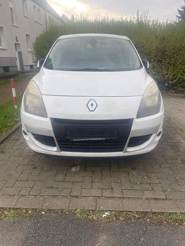 Weiß Gebraucht 2011 Renault Scénic III Van / Kleinbus | 1.650 € (Superpreis) - Bild 1/4