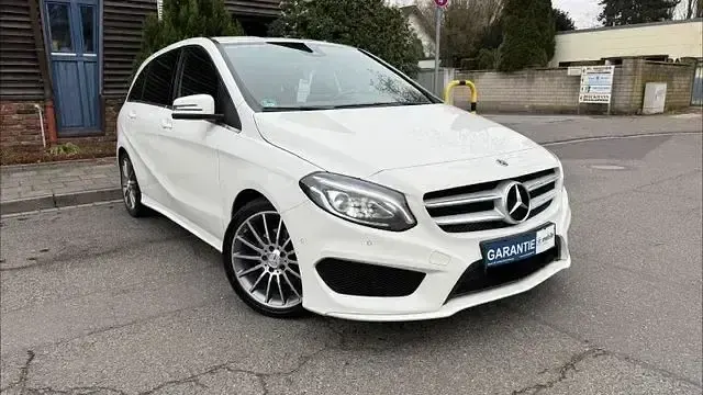 Gebraucht Mercedes B200 AMG line 156 PS (114 kW) 2017 Weiß Kleinwagen