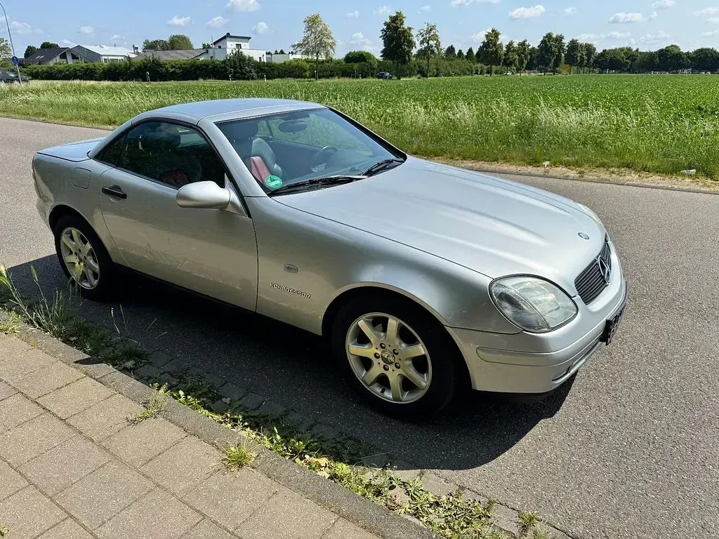 Gebraucht Mercedes SLK230 193 PS (141 kW) 1997 Silber Cabrio