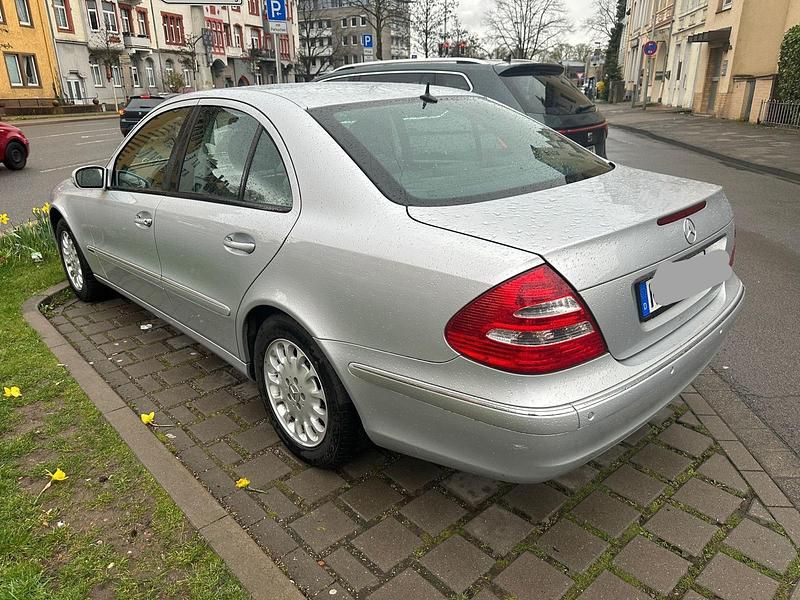Gebraucht Mercedes E280 177 PS (130 kW) 2005 Silber Limousine