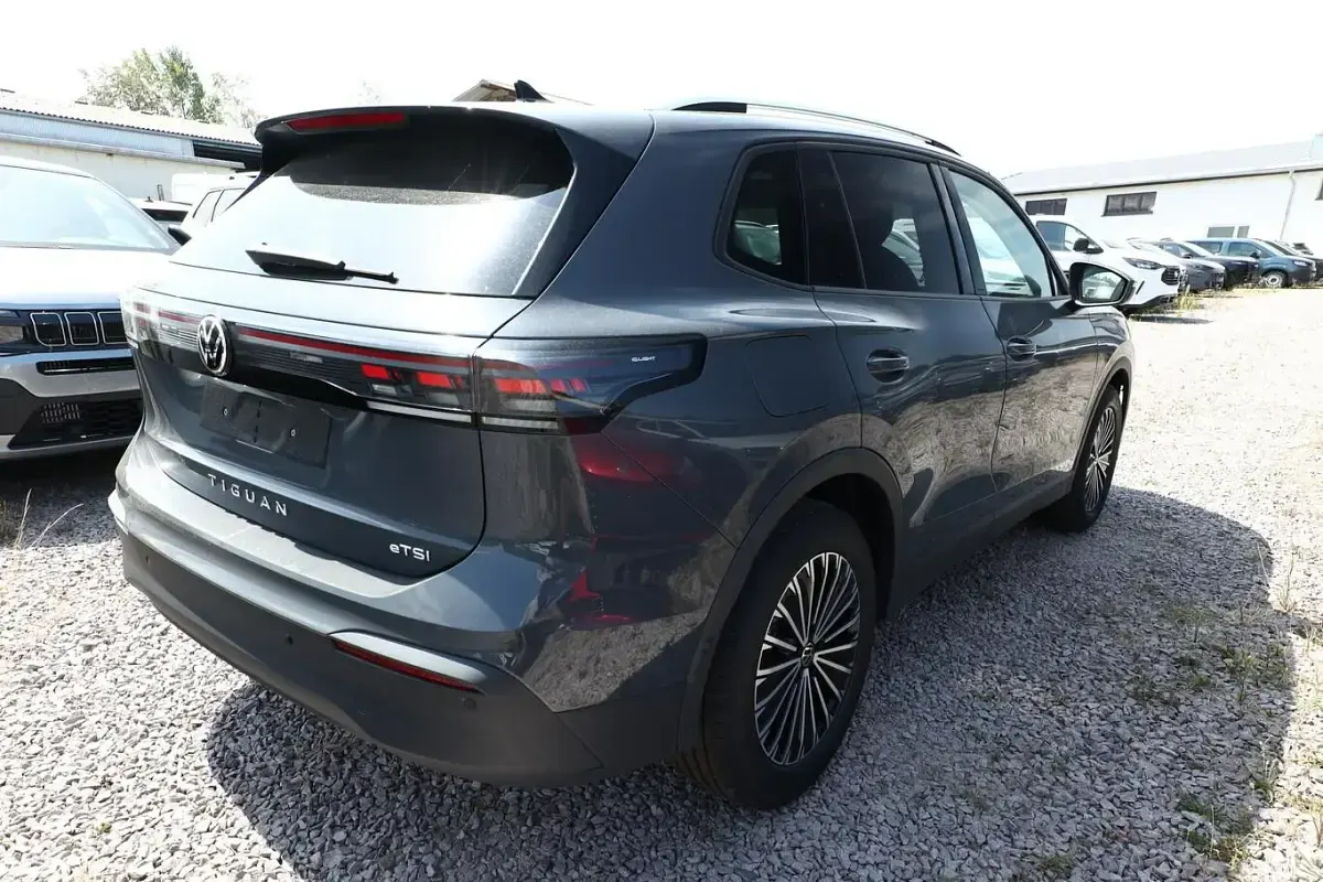 Neu VW Tiguan IQ Drive 150 PS (110 kW) 2026 Dolphin gray SUV
