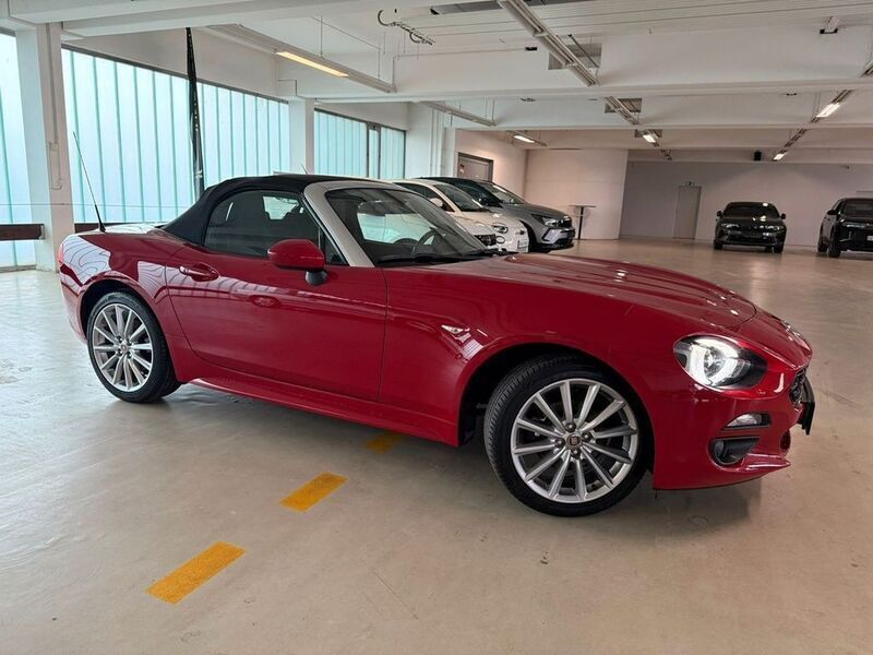 Rot Gebraucht 2016 Fiat 124 Spider Anniversary Cabrio | 18.990 € (Teuer) - Bild 1/4