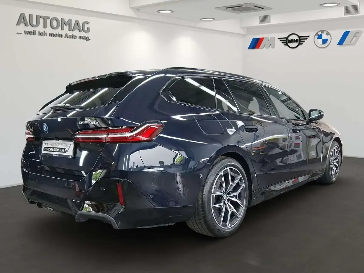 Gebraucht BMW i5 M Sport 250 kW (340 PS) 2025 Carbonschwarz Kombi