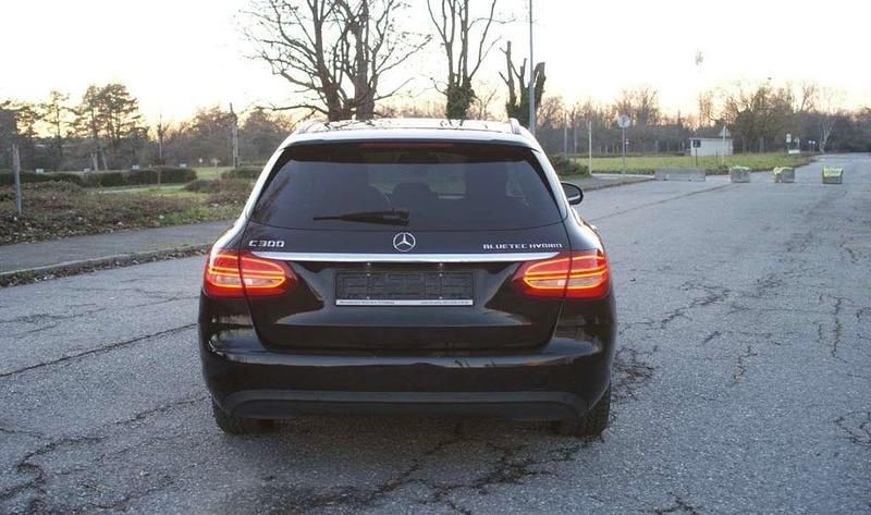 Gebraucht Mercedes C300 231 PS (169 kW) 2015 Schwarz Limousine