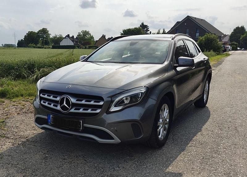 Gebraucht Mercedes GLA220 184 PS (135 kW) 2018 Grau SUV