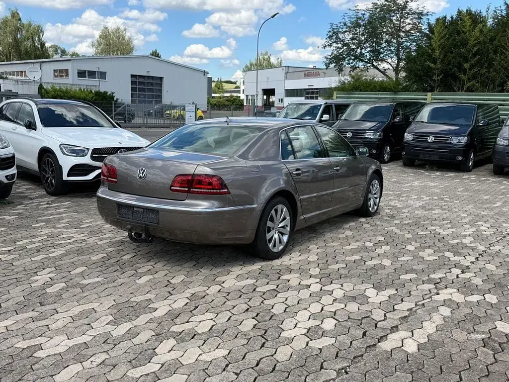 Gebraucht VW Phaeton 239 PS (175 kW) 2013 Grau Limousine