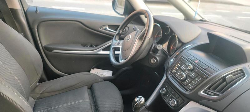 Silber Gebraucht 2016 Opel Zafira Van / Kleinbus | 4.000 € (Guter Preis) - Bild 1/4