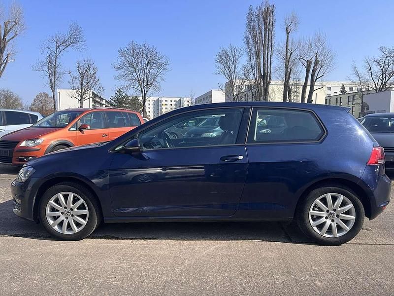 Gebraucht VW Golf VII Highline 140 PS (102 kW) 2013 Blau metallic Kleinwagen