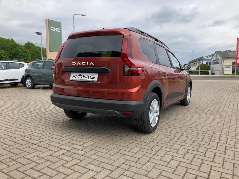 Gebraucht Dacia Jogger Expression 110 PS (80 kW) 2024 Braun Van / Kleinbus