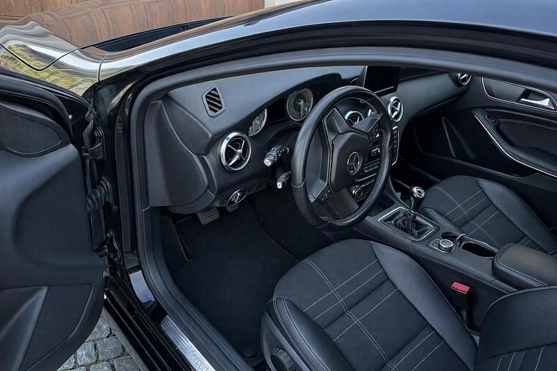 Gebraucht Mercedes A200 136 PS (100 kW) 2013 Schwarz Kleinwagen