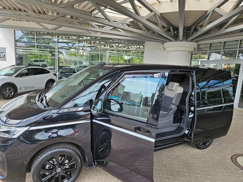 Gebraucht VW Multivan Style 150 PS (110 kW) 2024 Schwarz Van