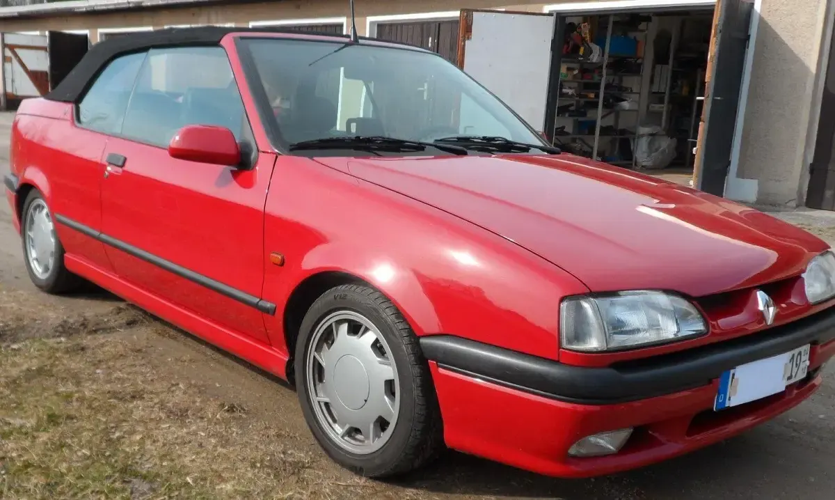Brugt Renault 19 90 HK (66 kW) 1993 Rød Cabriolet