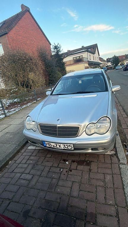 Gebraucht Mercedes 200 116 PS (85 kW) 2003 Silber Limousine