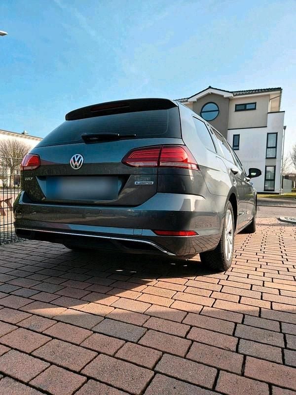Gebraucht VW Golf VII 110 PS (80 kW) 2018 Grau Kombi