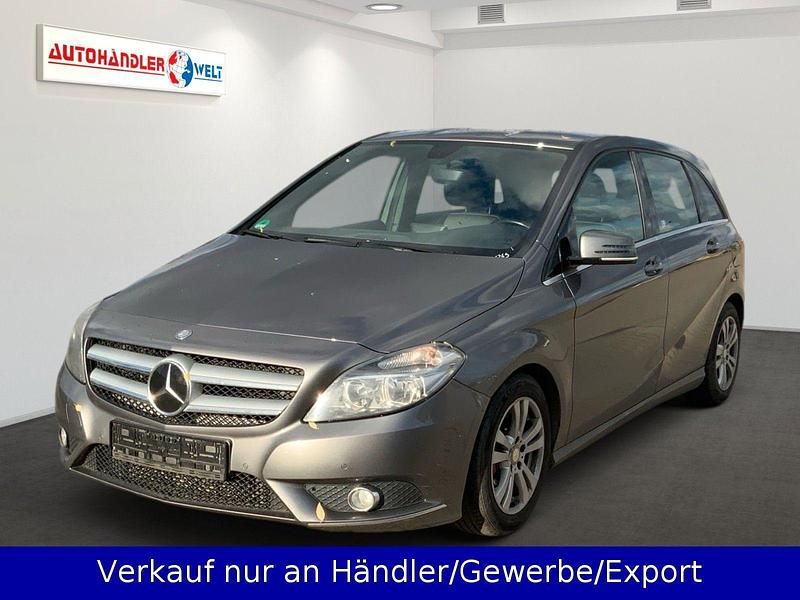 Grau Gebraucht 2013 Mercedes B180 Van / Kleinbus | 3.599 € (Guter Preis) - Bild 1/3