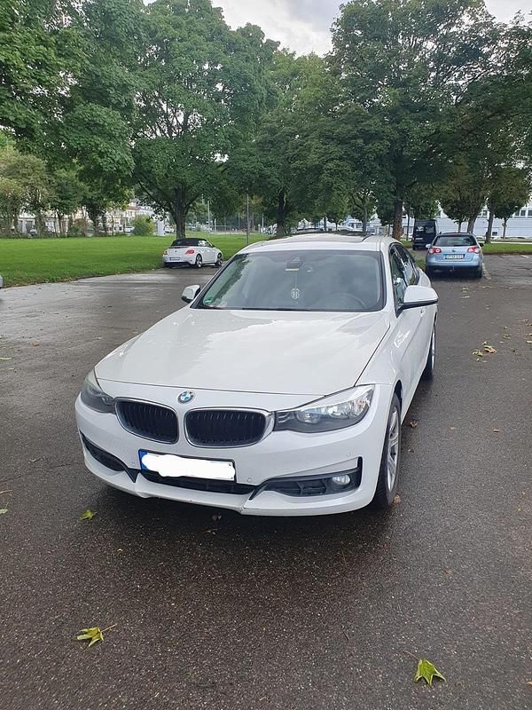 Weiß Gebraucht 2015 BMW 320 Gran Turismo Limousine | 12.500 € (Fairer Preis) - Bild 1/4