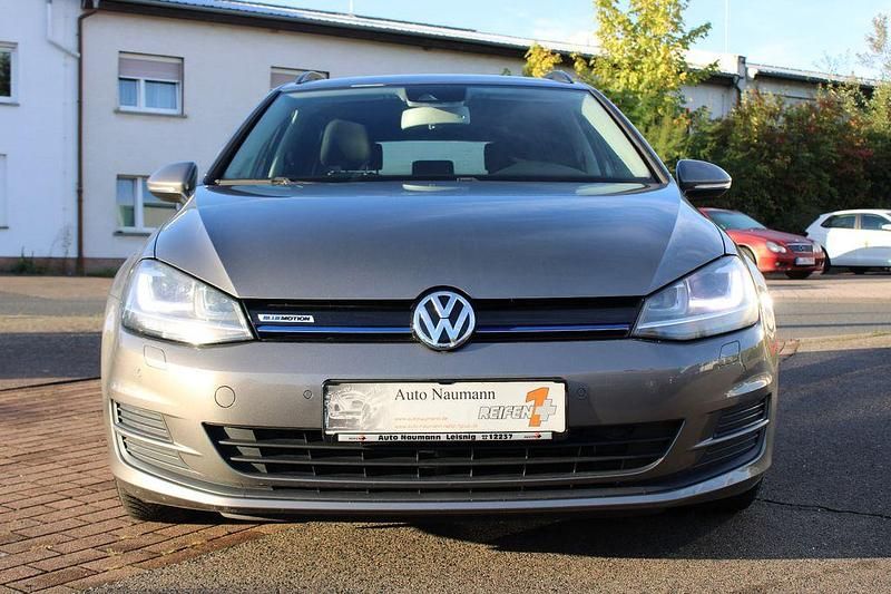 Grau Gebraucht 2015 VW Golf VII Trendline Kombi | 9.980 € (Fairer Preis) - Bild 1/4