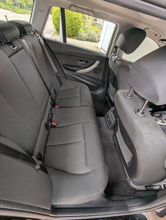 Gebraucht BMW 320 Advantage 184 PS (135 kW) 2018 Schwarz Kombi