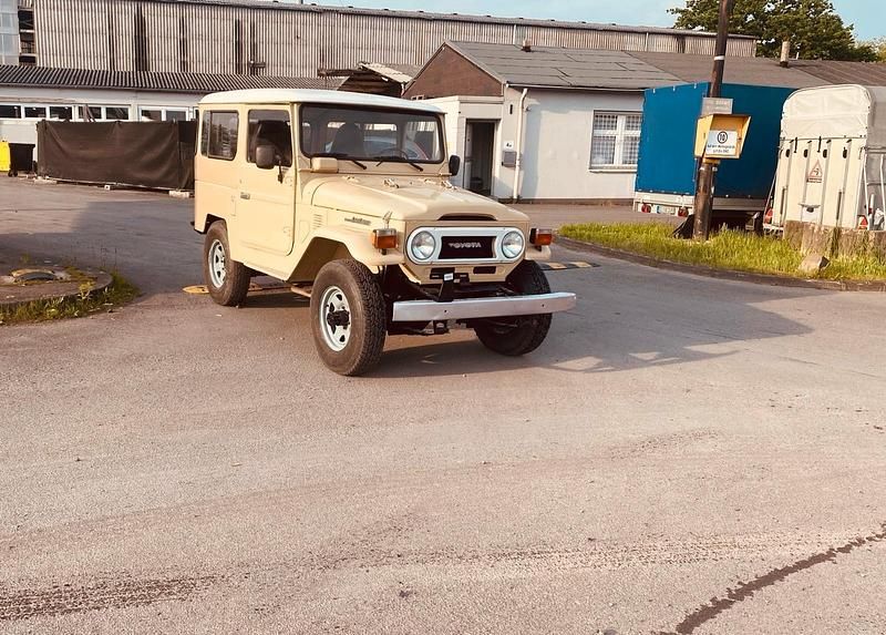 Beige Gebraucht 1979 Toyota Land Cruiser SUV | 26.000 € - Bild 1/4