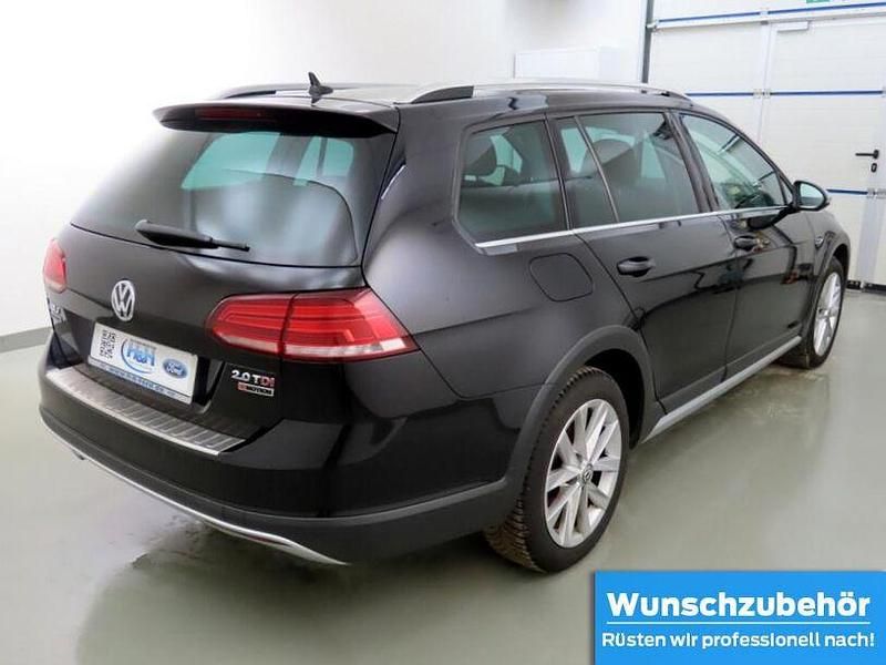 Gebraucht VW Golf VII 184 PS (135 kW) 2018 Deep black perleffekt Kombi