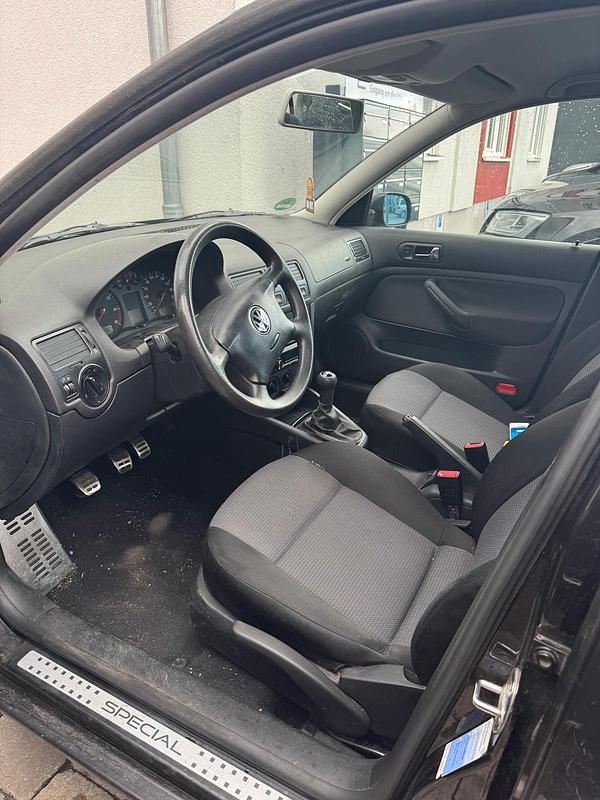 Gebraucht VW Golf IV 75 PS (55 kW) 2002 Schwarz Kleinwagen