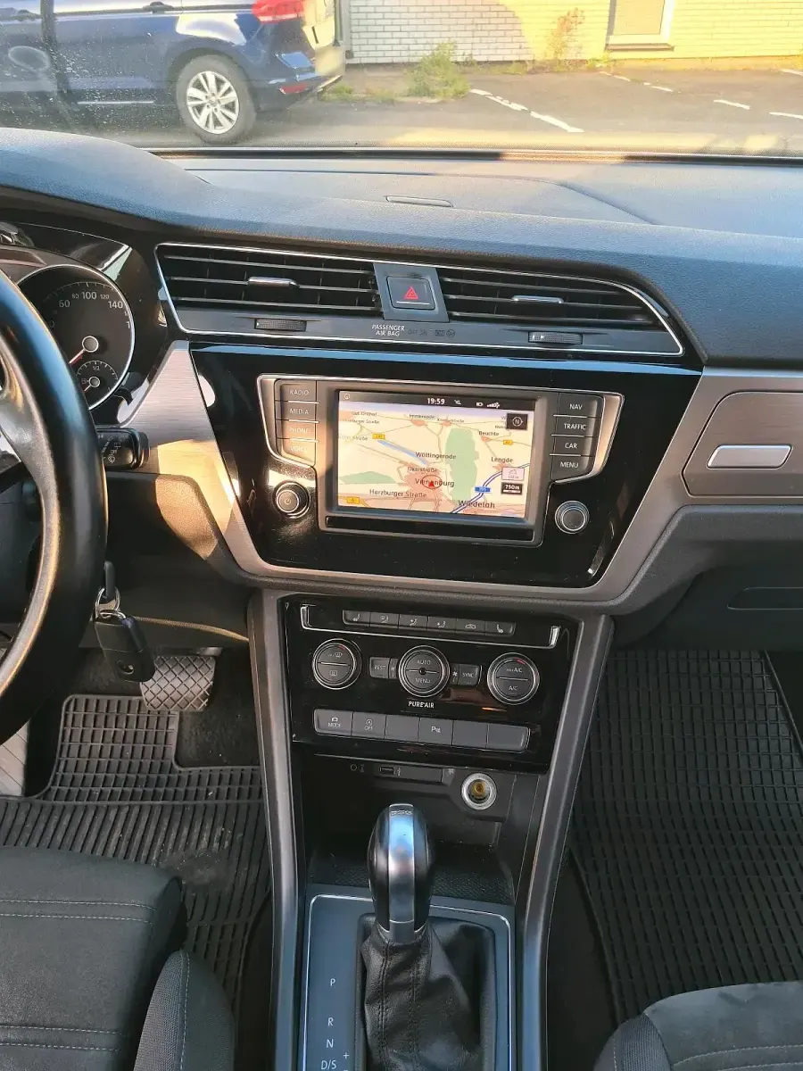 Gebraucht VW Touran 150 PS (110 kW) 2016 Silber Van / Kleinbus