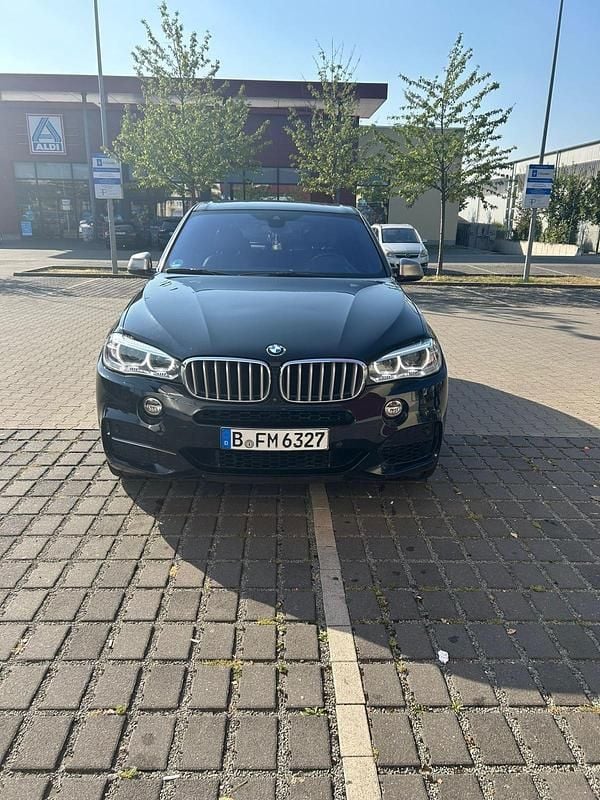 Schwarz Gebraucht 2017 BMW X5 M50 SUV | 32.500 € (Fairer Preis) - Bild 1/4