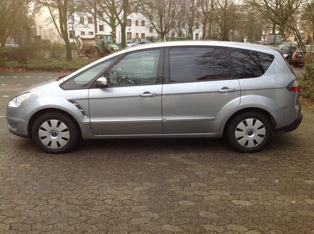 Gebraucht Ford S-MAX Titanium 140 PS (102 kW) 2007 Silber metallic Van / Kleinbus
