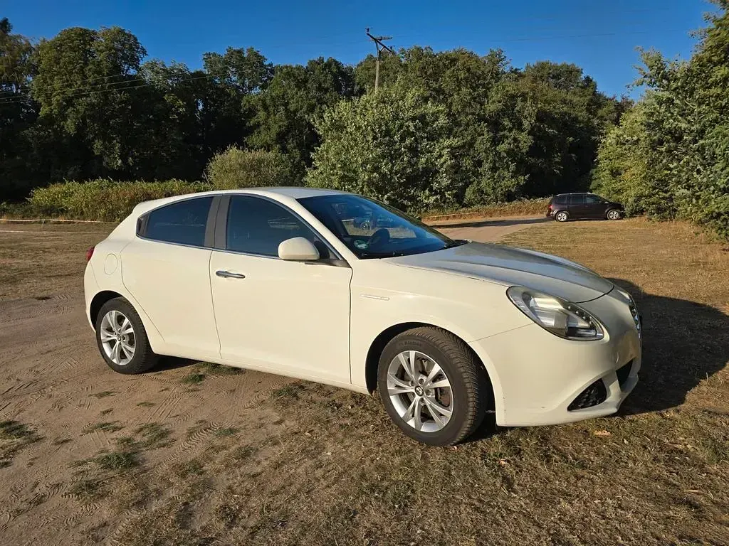 Gebraucht Alfa Romeo Giulietta 170 PS (125 kW) 2010 Weiß Kleinwagen
