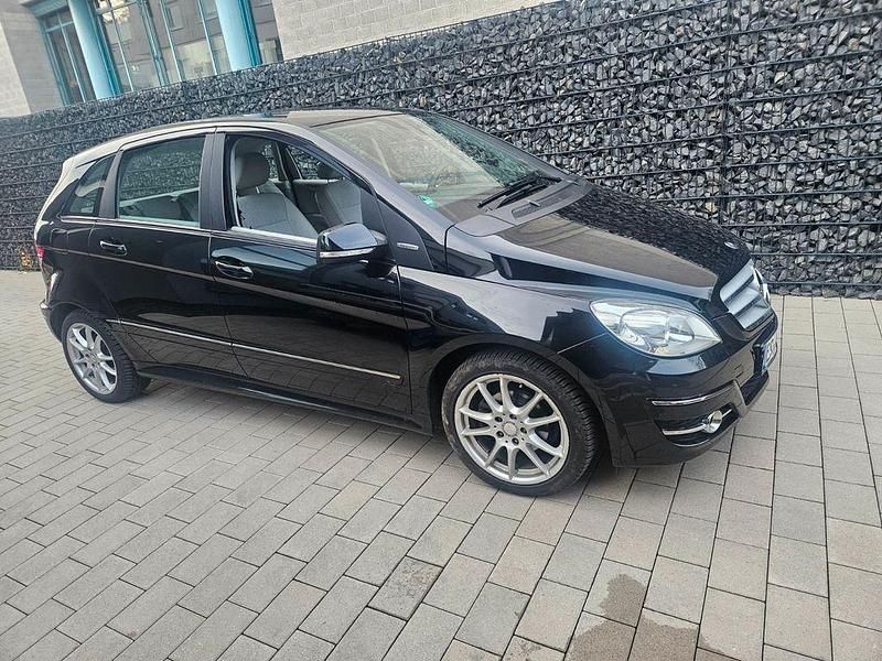 Gebraucht Mercedes B180 116 PS (85 kW) 2009 Schwarz Van / Kleinbus