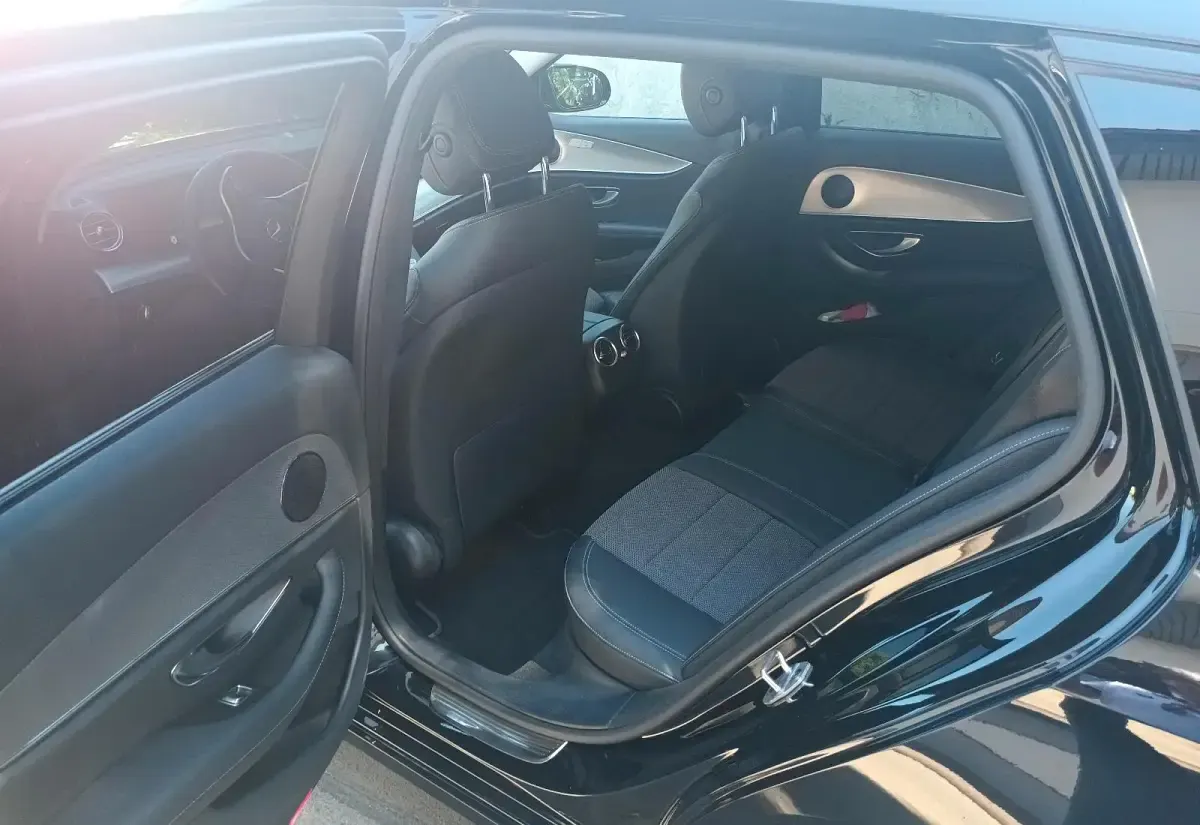 Second-hand Mercedes E300 194 CP (142 kW) 2020 Negru Break