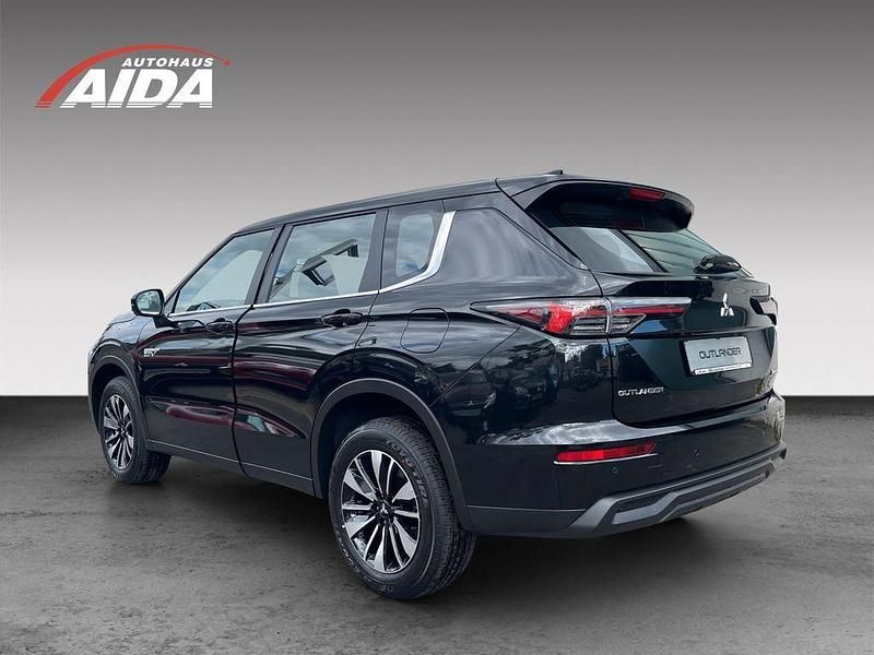Neu Mitsubishi Outlander P-HEV Basis 306 PS (225 kW) 2025 Schwarz SUV