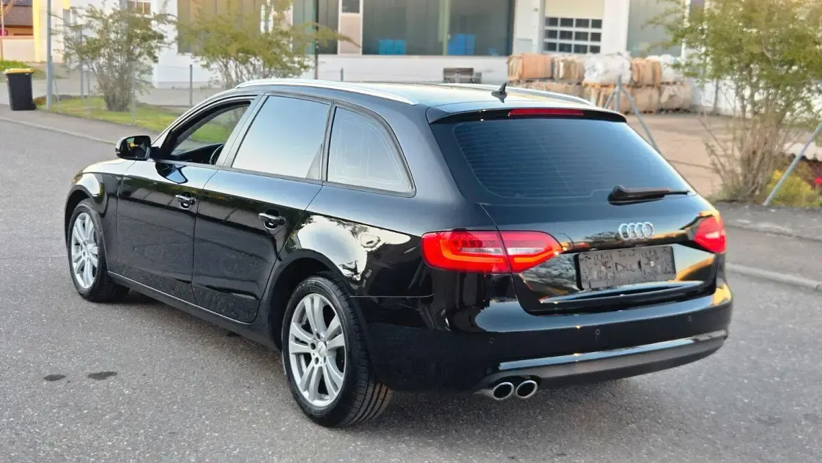 Gebraucht Audi A4 Attraction 190 PS (139 kW) 2014 Schwarz Kombi
