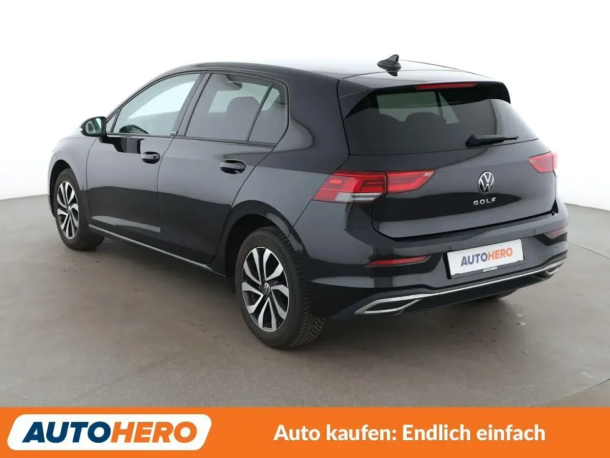 Gebraucht VW Golf VIII Active 110 PS (80 kW) 2021 Schwarz Limousine