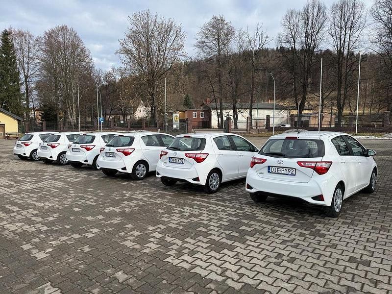 Gebraucht Toyota Yaris Active 72 PS (52 kW) 2020 Weiß Limousine