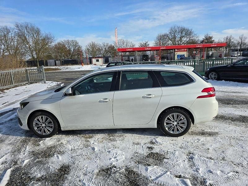 Gebraucht Peugeot 308 SW Allure 120 PS (88 kW) 2018 Weiß Kombi