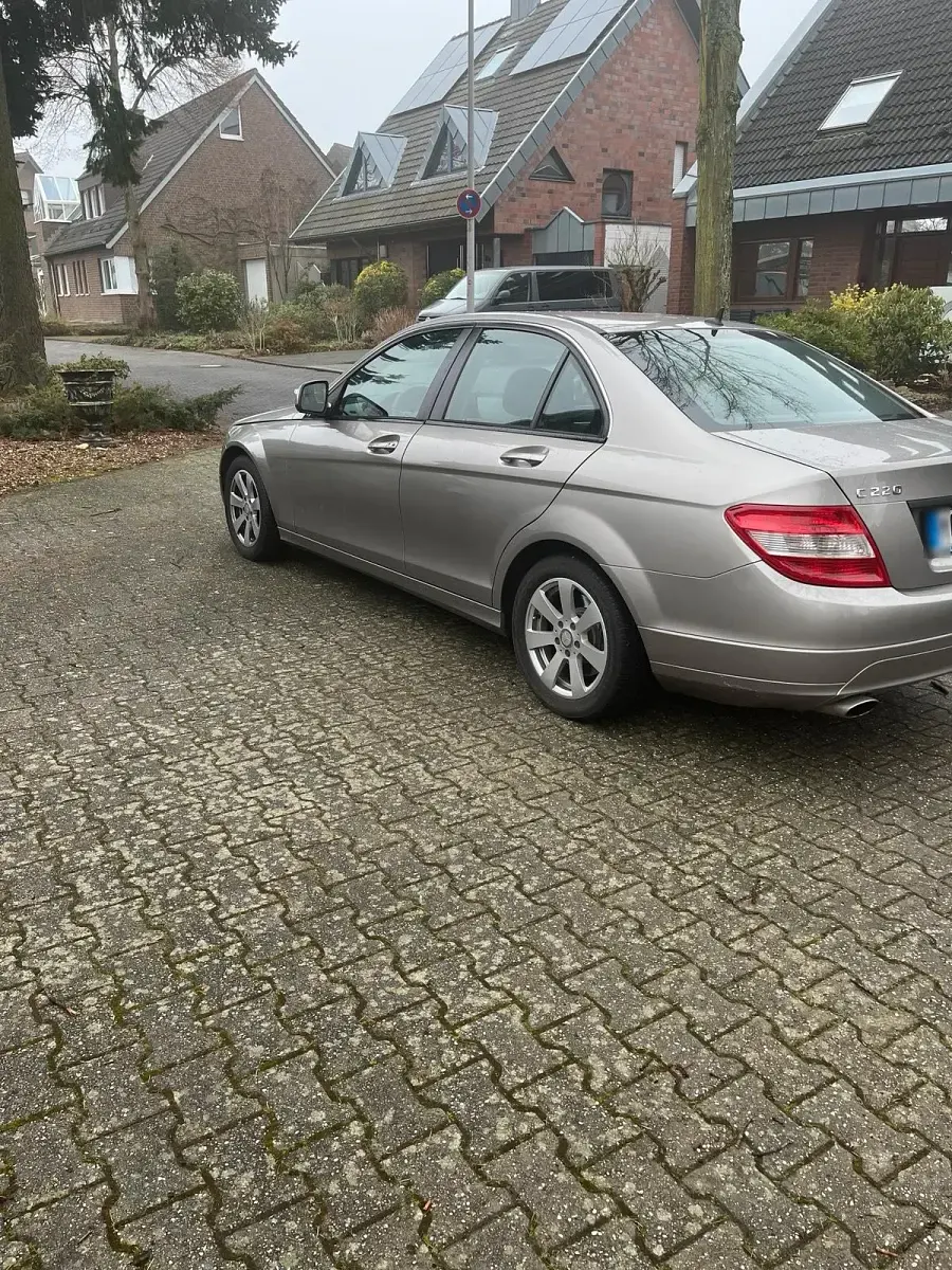 Gebraucht Mercedes 220 170 PS (125 kW) 2007 Beige Limousine
