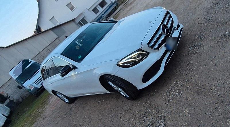 Gebraucht Mercedes E220 194 PS (142 kW) 2017 Weiß Kombi