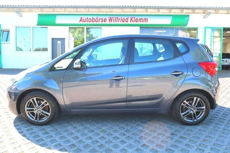 Grau Gebraucht 2016 Hyundai ix20 Style Van / Kleinbus | 7.250 € (Guter Preis) - Bild 1/4