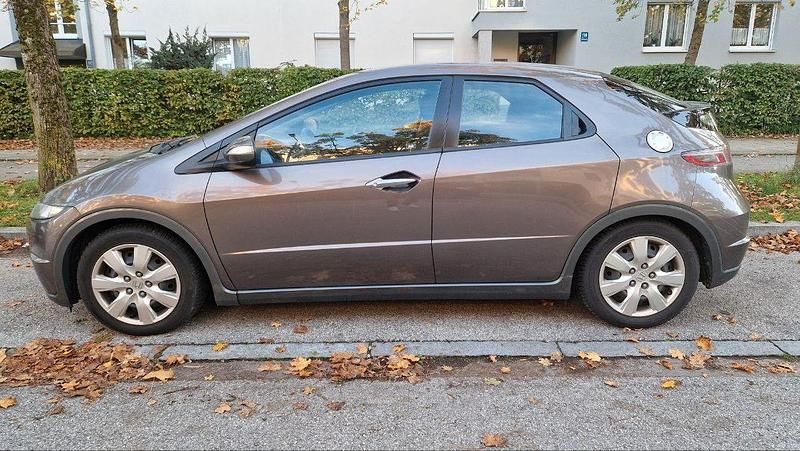 Braun Gebraucht 2010 Honda Civic Comfort Limousine | 5.490 € (Fairer Preis) - Bild 1/4