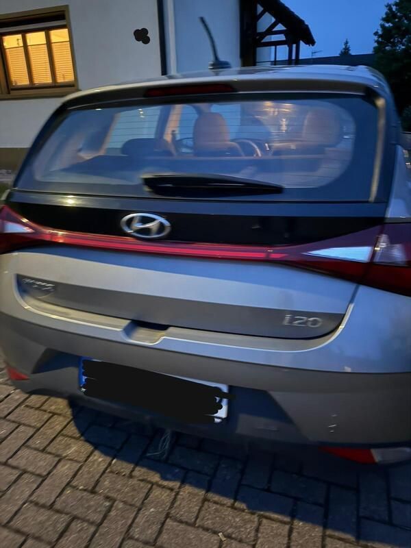 Grau Gebraucht 2022 Hyundai i20 Kleinwagen | 10.000 € - Bild 1/4