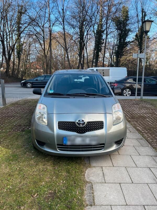 Grün Gebraucht 2007 Toyota Yaris Kleinwagen | 2.500 € (Fairer Preis) - Bild 1/4
